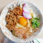 若草堂 - 納豆入り月見伊勢うどん