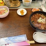 中国料理 頤和園 - 今週のミニ麺は、＂ピリ辛醤油ラーメン＂
      ドンブリが出来上がるまでお先に食べててと。