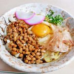 若草堂 - 納豆入り月見伊勢うどん