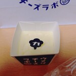 ウメダチーズラボ - スプーンで食べるチーズケーキカマンベールチーズ322円（2025年12月）