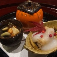旬彩天 つちや - 次の三品。上から時計回りに帆立、穴子、湯葉。