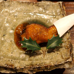 おみ乃 神谷町 - 手羽先 苺を使った黒酢のソース（中身：苺と餅米）