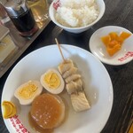 富山らーめん王国まるたかや - セットのご飯と漬物