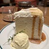 マザームーンカフェ - エンゼルフードキャラメルケーキ　バニラアイス添え 690円