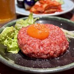 焼肉 静龍苑 - ユッケ