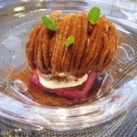 L'Astre - モンブラン　牛乳のグラスとカシスの