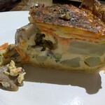 MITAKI PAIN - ちょっと崩したけど、激うまのキッシュ。ブロッコリーがくたくたで美味し