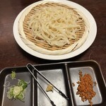 氷雪の門 - 〆はうどん もちもち麺に蟹のお出汁が良く合う
