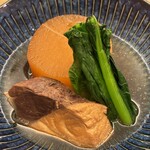 三漁洞 - 味がしっかり染みた鰤大根、小松菜はよいアクセントに。