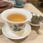 atelier HANADA - そしてなくなったら、茶葉を使って何度もお湯を注ぎ出してくださいます！