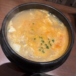 円頓寺マッコリ醸造所 - 海鮮入り豆腐チゲ　¥1300