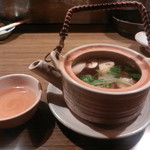 大番 - 土瓶蒸しはシンプルに松茸、海老、蒲鉾、三つ葉が入っています