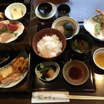 Gokan De Tanoshimu Nihonryouri Hanayuzu - 昼の膳、花膳
                        
                        