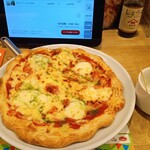 ガスト - 料理写真:★★★マルゲリータ 900円 CPいいが味は普通！