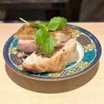 麦と麺助 - 焼髙坂鶏（ムネ・モモ）