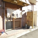 とんかつ和泉 - お店の入り口　この日は風が強くて暖簾がバタバタいってました^^;