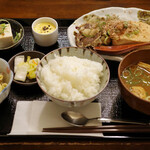 しょくどう たまご - 日替り定食（肉豆腐）