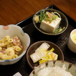 しょくどう たまご - 日替り定食（肉豆腐）