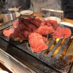 焼肉ホルモン 新井屋 - 和牛バーガー