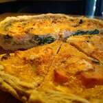 茅場町食堂 History by moto since 2010 - サーモンとちぢみほうれん草のキッシュ