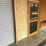 麺屋こびり - 出入り口改造して扉設置、お心遣いありがとうございます。