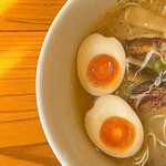 麺屋 だいくう - 博多味玉中華そば　左