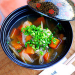 エムエム ドゥ カフェアンドダイニング - 『根菜たっぷり汁』沢山の無農薬の根菜をたっぷりじっくり煮込んだ栄養満点のスープ。