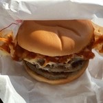 モスバーガー - やっぱりソースがはみ出ちゃってますゎ