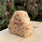 カネミ - 料理写真:福にぎり(おかかまみれ)