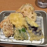 二◯加屋長介 - 