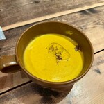 赤い屋根のカフェ テイクワン - 