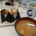 おにぎり まんま - 「卵黄醤油漬け+肉そぼろ（710円）」・「生たらこ+チーズ（570円）」・「とうふ汁（250円）」