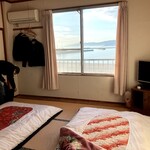 大津屋 - ２階の客間、真正面が加太海水浴場