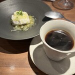 清澄白河 フジマル醸造所 - エストラゴンでマリネしたキウイクレメダンジュとホットコーヒー