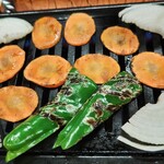 焼肉ジンギスカン つるや - ジンギスカンについてくる野菜達