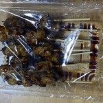 炭火やきとり 鳥信 - ももタレ焼き×9
      炭焼きの香りが食欲をそそります