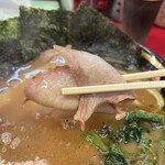豚骨醤油ラーメン 王道家 - 燻製チャーシュー