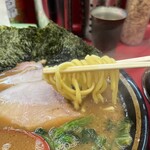 豚骨醤油ラーメン 王道家 柏店 - 自家製麺