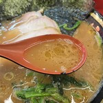 豚骨醤油ラーメン 王道家 - キレのある濃厚スープ