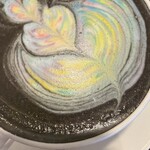 珈琲太郎本舗 - 竹炭が使われた黒いラテ