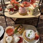 カフェ アクイーユ 恵比寿店 - 贅沢いちご尽くしのアフタヌーンティー