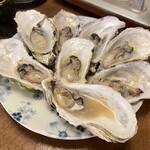 カキと肴 ちゅるり - 宮城県産蒸し牡蠣（＋焼き牡蠣？）