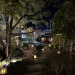 蔵の料亭 さかばやし - お店の外は素敵な庭園風