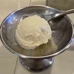 カレー専門店 横浜 - 食後のバニラアイス