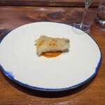 馳走西健一 - ◆フリット
      活けのカマス
      掛川の糖度の高いトマトのソース
      スパイス