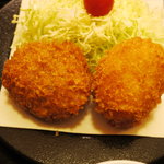 田村町 升本 - 左：メンチカツ　右：カニクリームコロッケ