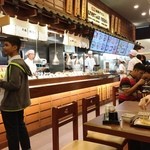 MARUGAME SEIMEN - 店員さんは土曜のお昼は9人に増えました。20 Dec