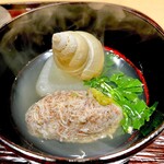 銀座 稲葉 - 20251226香箱蟹と白バイ貝、聖護院大根の椀物➁.