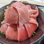 ことぶき亭 - 【2025/12】本鮪五種丼(シャリ少)側面1