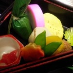 葵寿司 - デザートの麩饅頭も付いてます。